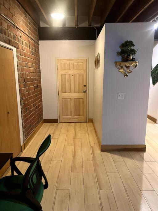 Serene Living Downtown Stl Loft Сент-Луис Экстерьер фото